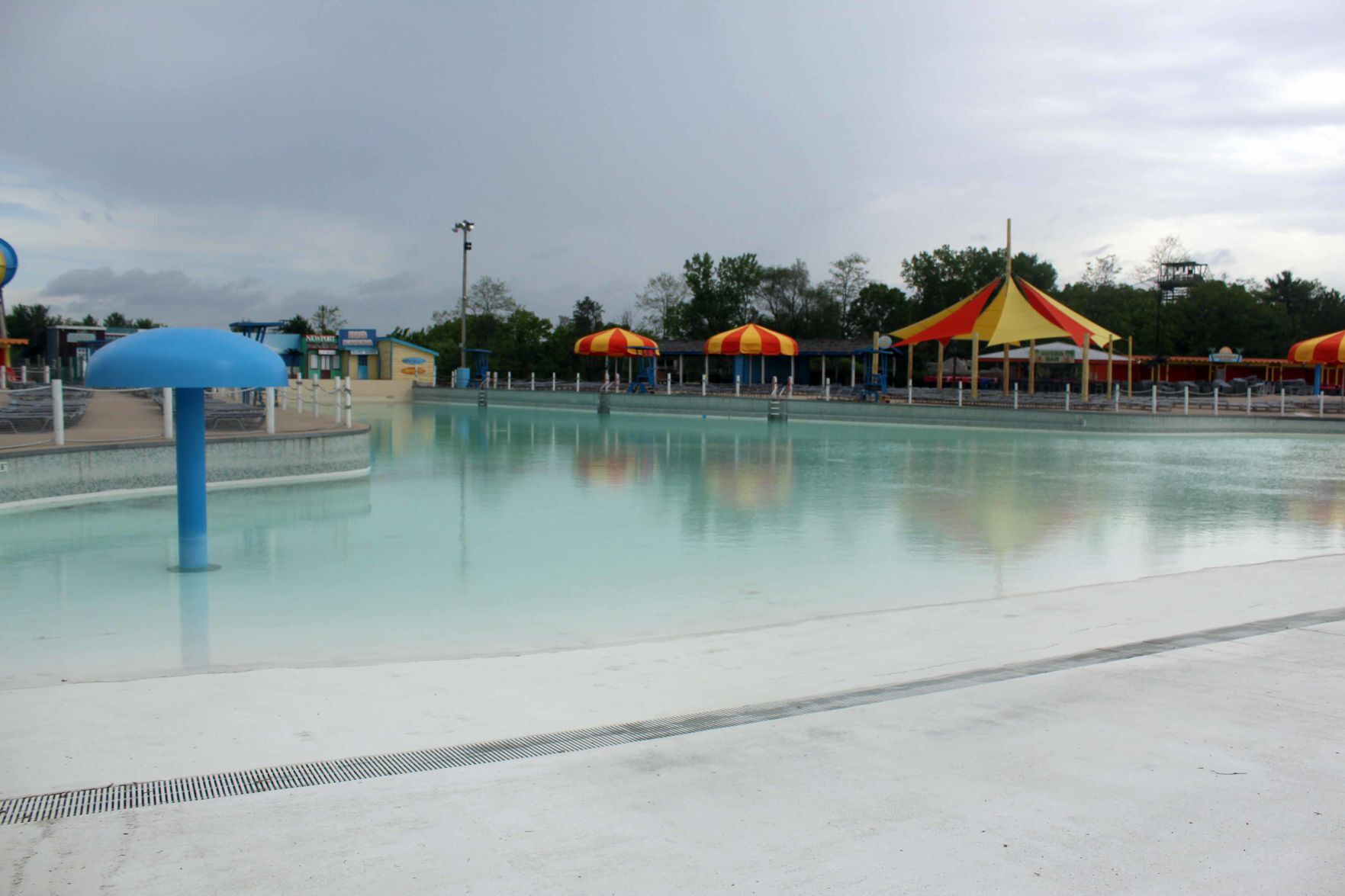 Big Kahuna wave pool at Noah's Ark in Dells 2